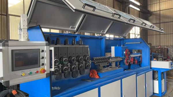 Automatic wire straightening and cutting machine